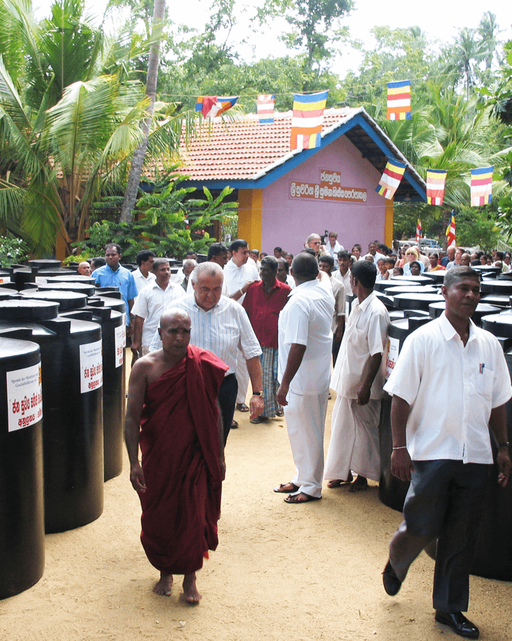 600 Frischwassertanks für Sri Lanka