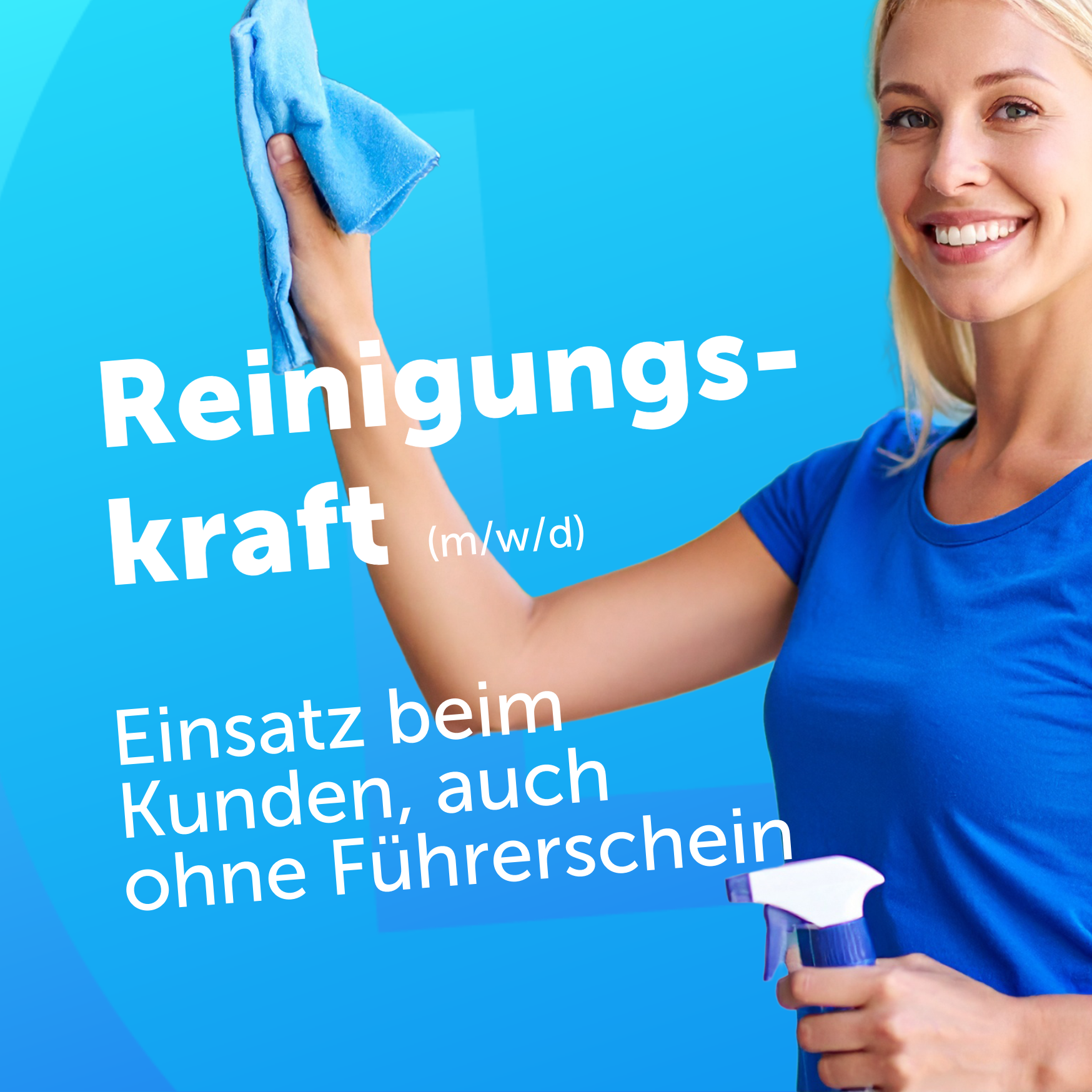 Job Creatives-3-A01 Reinigungskraft Lächelnde Frau in blauem T‑Shirt wischt mit einem Tuch eine Oberfläche ab, blauer Hintergrund.